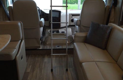 Juno Ridge House | Cozy RV with AC and WiFi North Palm Beach - 1 mile to beach