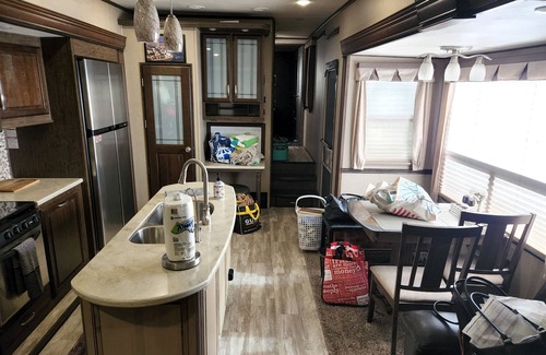 Deer Valley House | Cozy RV with WiFi and HVAC in Glendale/North Phoenix Luxury Fifth wheel camper