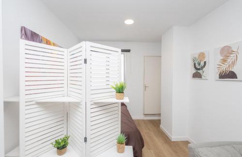 Las Palmas de Gran Canaria Apartment | Cozy Studio Las Canteras - 2min Walk to Beach
