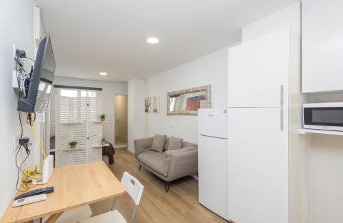 Las Palmas de Gran Canaria Apartment | Cozy Studio Las Canteras - 2min Walk to Beach