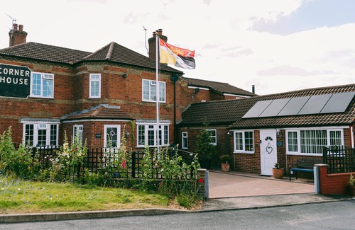 East Dereham Apartment | Cozy Scarning Apartment for Three