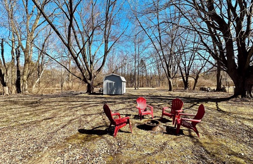 Harbert Cottage | Cozy Serene Cabin by Lake MI&Dunes Private Hot Tub