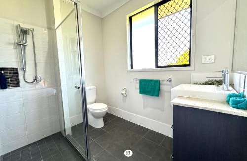 Coopers Plains House | Cozy Share Suite in Coopers Plains - Double Room with Private Bathroom