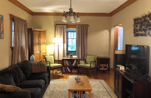 Oak Park House | Cozy shared Oak Park home away from home