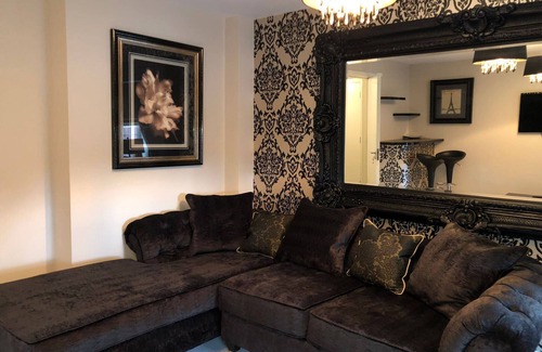Heeley House | Cozy Sheffield Guest Room with Shared Facilities