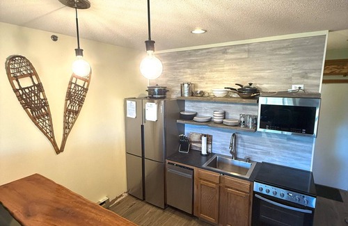 Sunday River Area Condo | Cozy ski in/out condo with WiFi