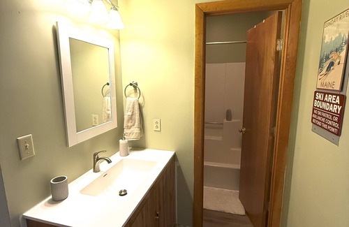 Sunday River Area Condo | Cozy ski in/out condo with WiFi
