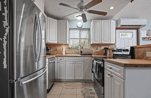 Bushkill Ski Chalet | Cozy ski retreat on Shawnee mountain nPet friendly