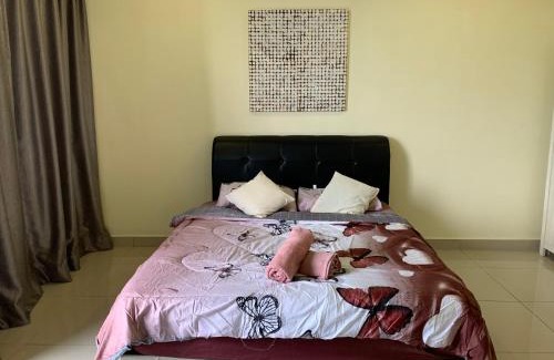 Shah Alam Apartment | Cozy Skyview DillaSuite-Trefoil (Wifi,Pool,Netflix)