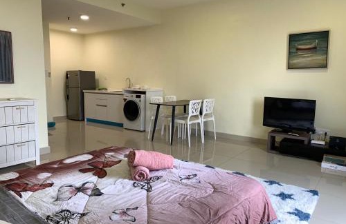 Shah Alam Apartment | Cozy Skyview DillaSuite-Trefoil (Wifi,Pool,Netflix)