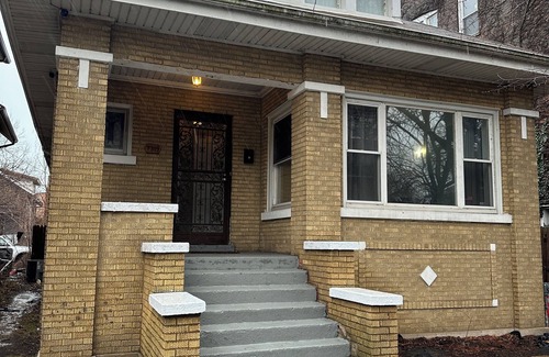South Shore House | Cozy South Shore Bungalow – Near Lake, Downtown & Attractions!