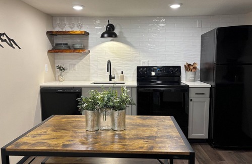 Coeur d'Alene House | Cozy space in Couer D’Alene walking distance to downtown and Sanders Beach.