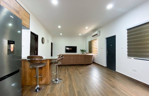 Teshie Apartment | Cozy & Spacious 2BD APT w/QUEENbeds WIFI & Netflix East Legon