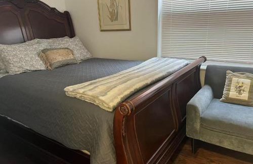 Richmond House | Cozy spacious family home near Carytown fully fenced