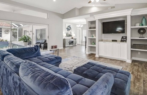 Rural Estates House | Cozy spacious home! Enjoy this entertainers delight.