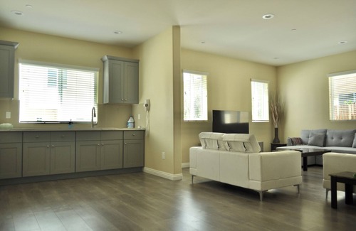 North Central House | Cozy spacious house near RoseBowl, DTLA, and more