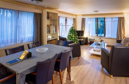 Krachtighuizen House | COZY & SPACIOUS PLACE ON A QUIET SPOT IN THE MIDDLE OF THE NETHERLANDS with free use of 2 women's and 2 men's bikes plus child seat