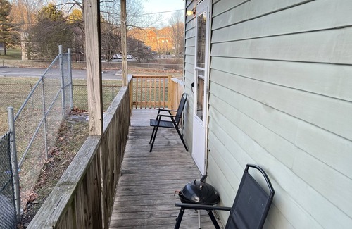 Bluewell Apartment | Cozy Spurrier Unit 6 1 bed 1 bath Pets Welcome FREE WiFi