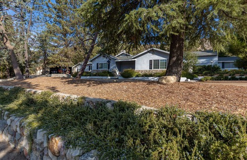 Lake Hughes House | Cozy stay at the Lake Hughes Inn