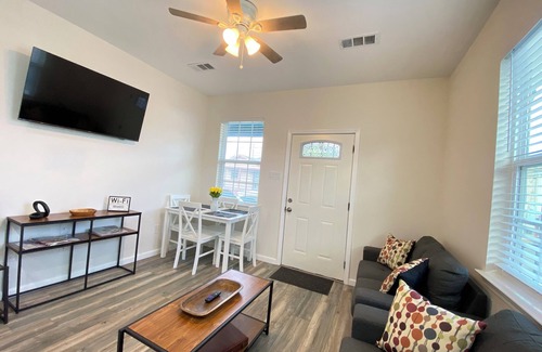 Saint Roch Apartment | Cozy Stay Near French Quarter - Bourbon Street - 5 min from Mardi Gras Route