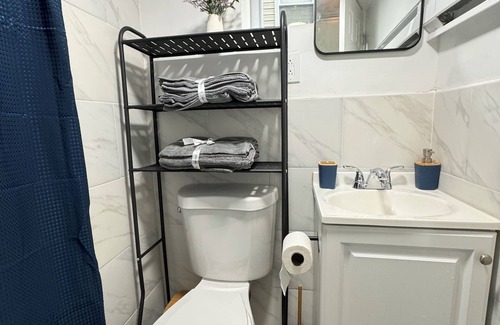 Irvington Apartment | Cozy Stay, Near Newark Airport & NYC – 10 Min to EWR, 30 Min to Manhattan!