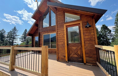Bedford Cabin | Cozy Strawberry Creek Cabin with WiFi bordering forest in Bedford, WY