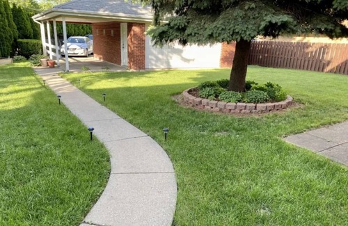 Park Ridge Apartment | Cozy Studio Apartment minutes from O'Hare Airport.