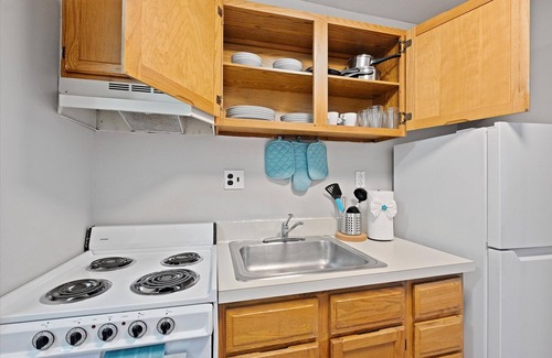 Gayborhood Apartment | Cozy Studio by Upenn & Drexel