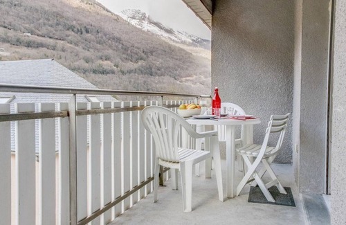 Luz-Saint-Sauveur Apartment | Cozy Studio Cabin for 5 with South-Facing Balcony, Parking, Near Luz-Saint-Sauveur Amenities