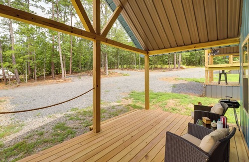 Higden Apartment | Cozy Studio Cabin ~ 1 Mi to Greers Ferry Lake!