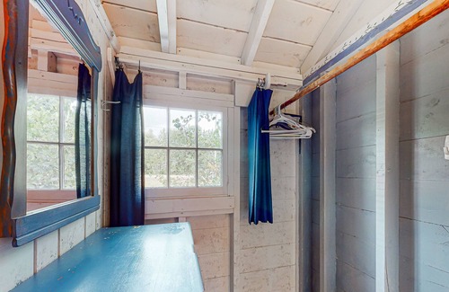 Moultonborough Cottage | Cozy studio cottage with a grill, WiFi, full kitchen & dock access