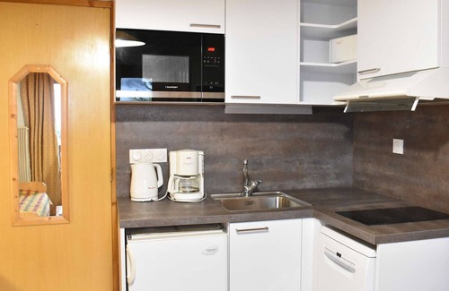 Meribel Apartment | Cozy Studio for 2 near Slopes with Balcony, Ski Storage & Pet-Friendly in Méribel
