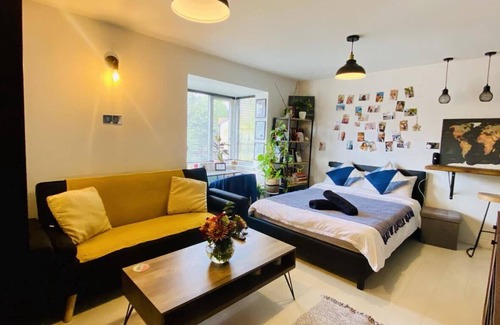 Bowes Apartment | Cozy Studio for 2 near Ally Pally & Tottenham stadium - parking available
