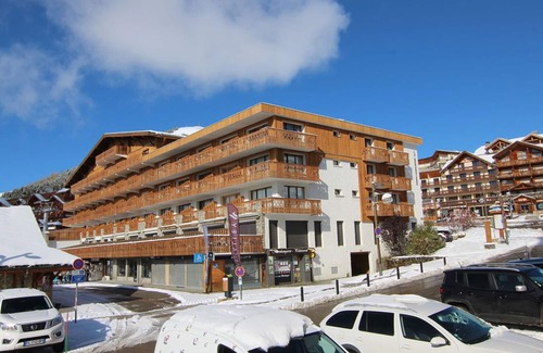 Jeux Apartment | Cozy Studio for 4 in Alpe d'Huez, Ski-In/Ski-Out, South-Facing Terrace, Pet-Friendly
