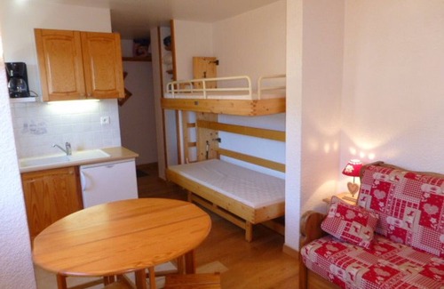 Cognet Apartment | Cozy Studio for 4 in L'Alpe d'Huez with Ski Access and Mountain Views