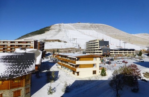 Cognet Apartment | Cozy Studio for 4 in L'Alpe d'Huez with Ski Access and Mountain Views