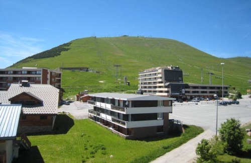 Cognet Apartment | Cozy Studio for 4 in L'Alpe d'Huez with Ski Access and Mountain Views