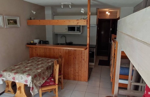 Chatel Apartment | Cozy Studio for 4 near Cable Car with Balcony and WiFi in Châtel