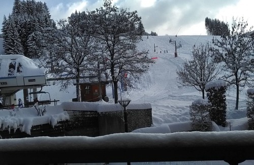 Les Gets Apartment | Cozy Studio for 4: Ski-In/Ski-Out, Balcony, Wi-Fi, Garage, Pet-Friendly