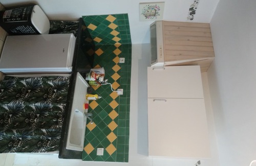 Camaret-sur-Aigues Apartment | Cozy studio in Provence.