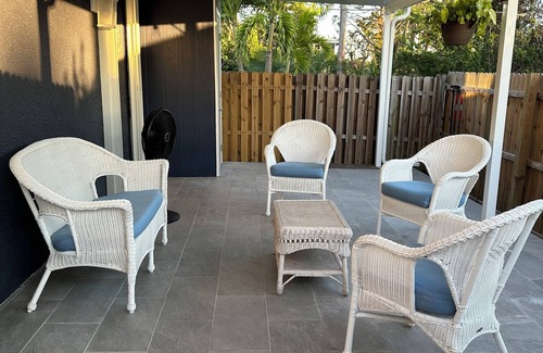 South Venice Apartment | Cozy studio in charming Venice with AC, WiFi