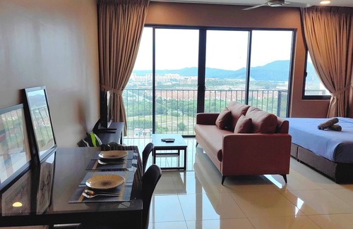 Shah Alam Apartment | Cozy Studio in Shah Alam with Mountain View