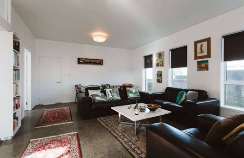 Rewa Villa | Cozy Studio Near New Plymouth Beaches