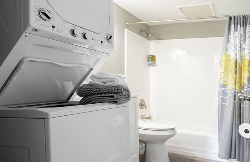 St. Charles Historic District Apartment | Cozy Studio Oasis Blocks from Main Street