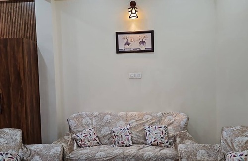 Varanasi Apartment | Cozy studio room with 2 beds in central Banaras, Charming interior and furniture