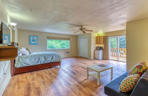 Covington Apartment | Cozy studio w/ a private entrance, free WiFi, Netflix, & furnished deck