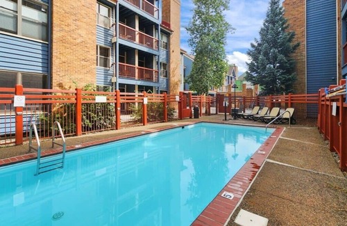 Historic District Apartment | Cozy Studio w/Shared Pool -3 Min to Ski Lift