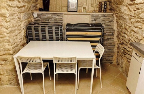 Safed Apartment | Cozy studio with AC and WiFi in delightful Safed