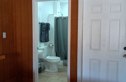 Mayo Apartment | Cozy studio with AC, fitness room, WiFi in charming Mayo