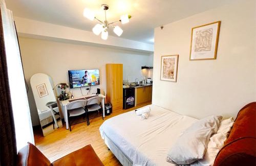 Cagayan de Oro Apartment | Cozy Studio with Balcony in Mesaverte near SM Downtown 4pax max with Free Pool & Netflix